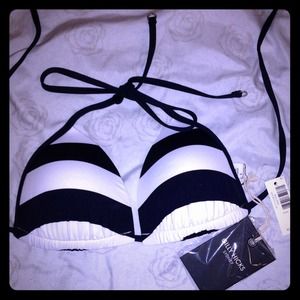 NEW Gilly Hicks Triangle Bikini Top (NAVY)