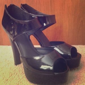 Black stiletto pumps