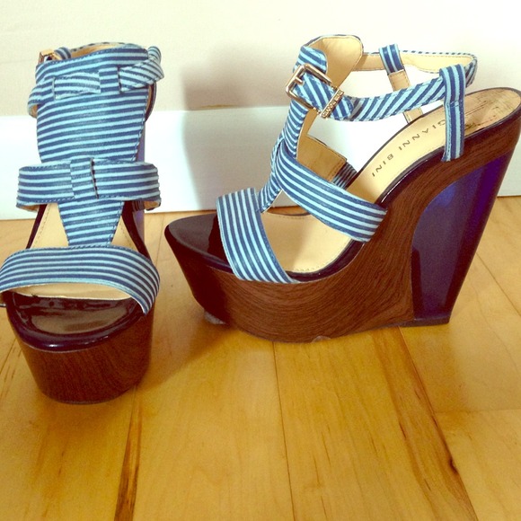 SOLD IN BUNDLE NWT Wedges