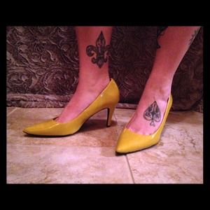 REDUCED!!! Cute yellow heels