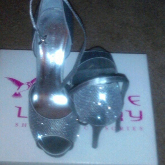 Chinese Laundry glitter silver heels