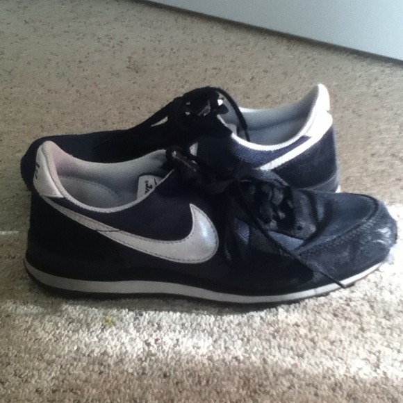 Navy and Black Nike Internationalist Running Shoes