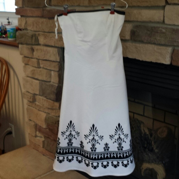 White strapless dress