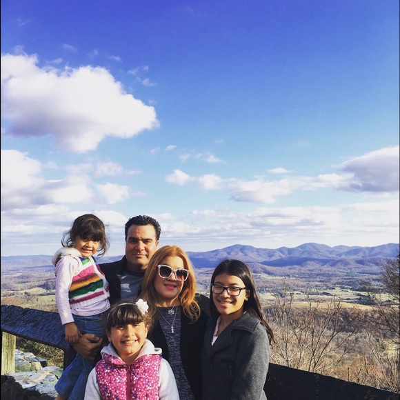 8+Yrs Seller @Poshmark 💕 Honesty is the Key 🔑 - Picture 5 of 8