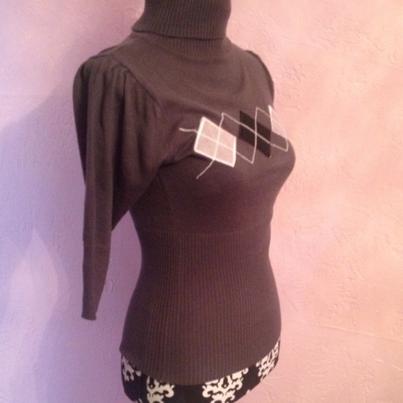 Grey Sweater๐๐Host Pick๐๐ 3/5 - Picture 3 of 4