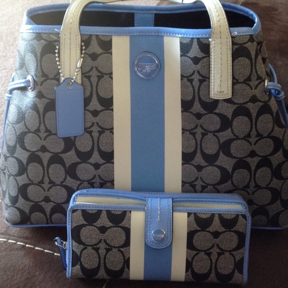 Coach purse - Picture 2 of 3