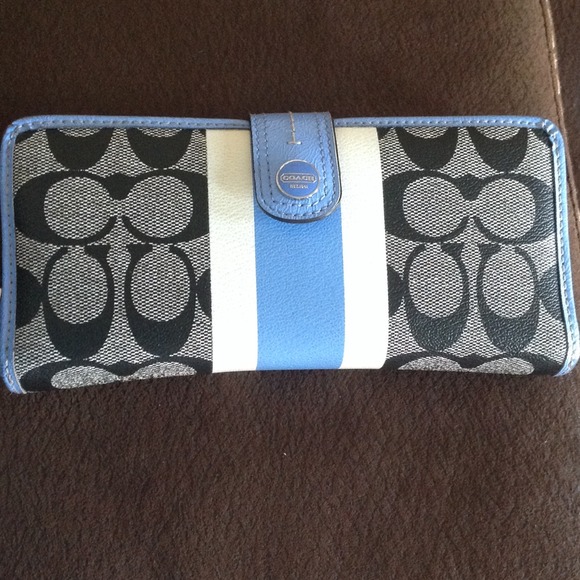 Coach purse - Picture 3 of 3