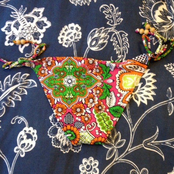 Lost string bikini bottom - Picture 2 of 2