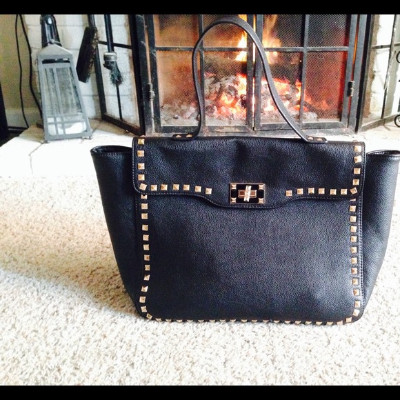Forever 21 Handbags - ⬇️reduction⬇️Trapeze pyramid studded trim bag!