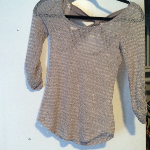 Adorable tan 3/4 sleeve sweater