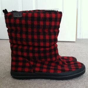Roxy black and red checkered boots