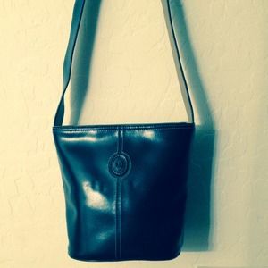 BLACK BUCKET STYLE MODANI PURSE.