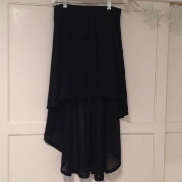 H&M black high-low skirt