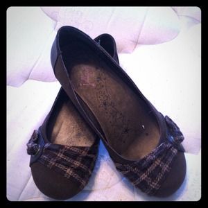 Brown with plaid accents flats. So cute!