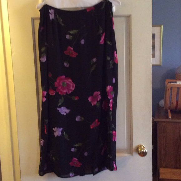 ❤️SOLD IN BUNDLE❤️ Petite Sophisticate skirt