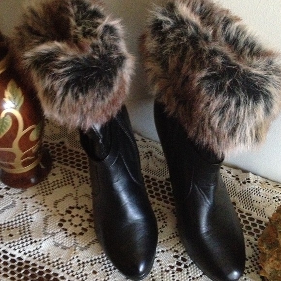 Black high healed boots, black brown fur at top