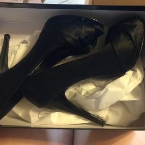 White House black market style name ray shoes.