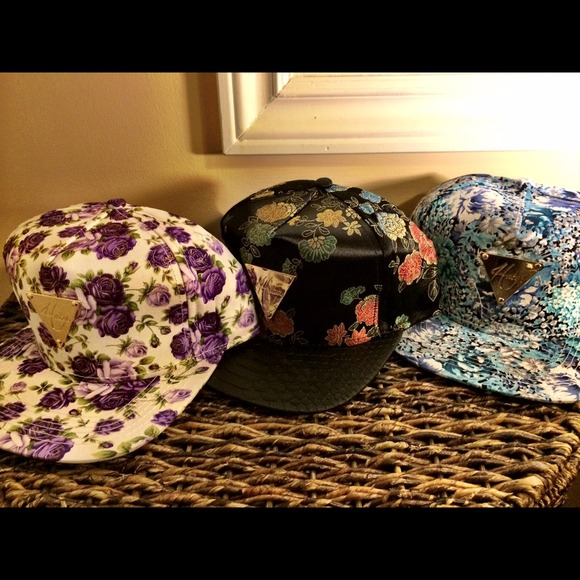 Snapbacks - Picture 2 of 3