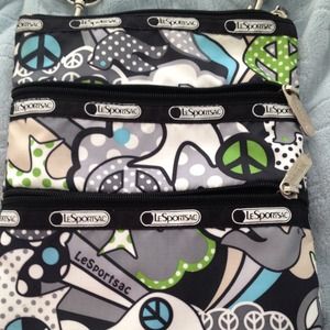 I am selling a LeSportsac bag.