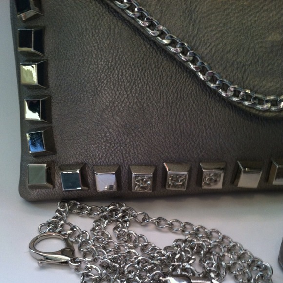 Silver Clutch - Picture 3 of 3