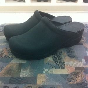 New black Dansko clogs
