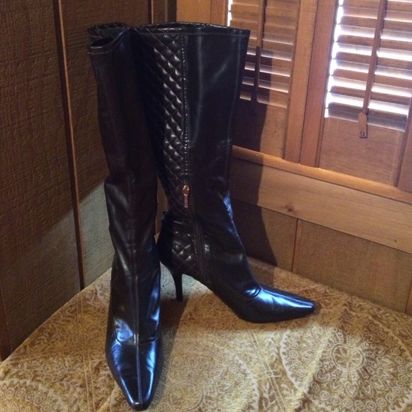 Guess brown quilted heel boot