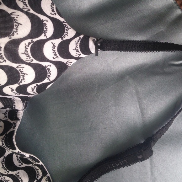 ❌SOLD❌ Victoria's secret bra 34B - Picture 4 of 4
