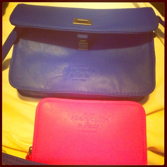 Abercrombie and fitch purse and wrist wallet