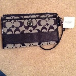 💥PRICED TO SELL!💥 AUTHENTIC COACH WALLET NWT