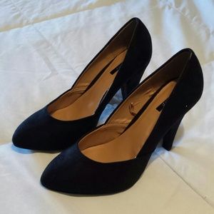 Black suede Pumps