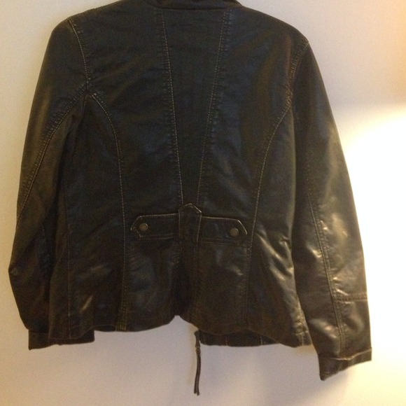 TO BE DONATED - Picture 3 of 4