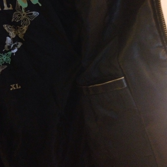 TO BE DONATED - Picture 4 of 4