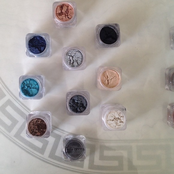 Bella terra mineral cosmetics NWOT - Picture 4 of 4