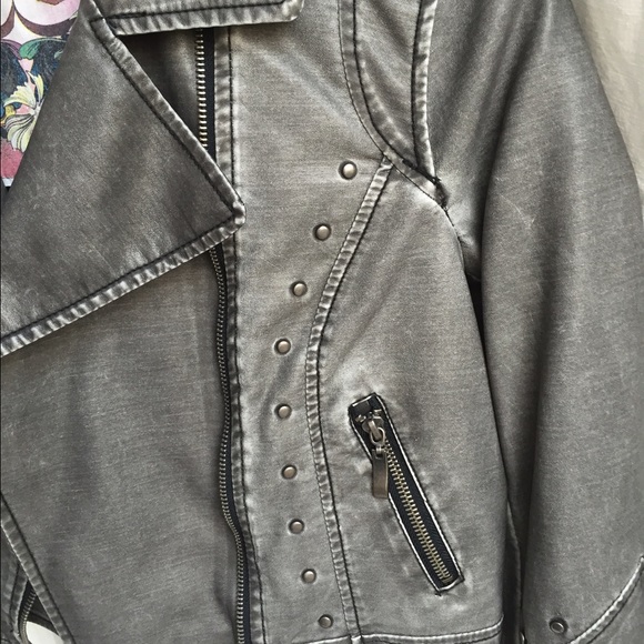 TO BE DONATED - Picture 4 of 4