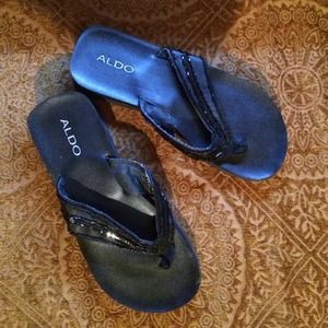 Aldo black flip flops