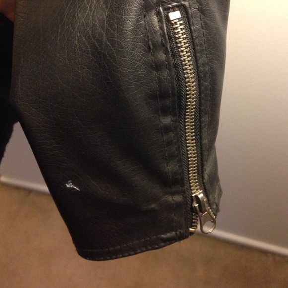 TO BE DONATED - Picture 2 of 4