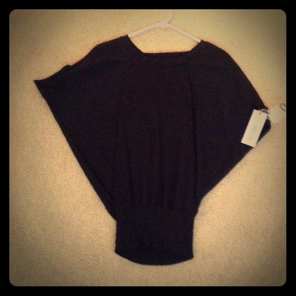 Jennifer Lopez black top.