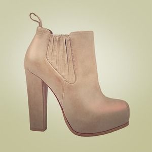 SOLD IN BUNDLE! ❤️ Steve Madden Taupe Booties ❤️