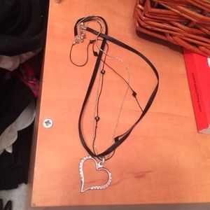 Ribbon and chain heart neclace