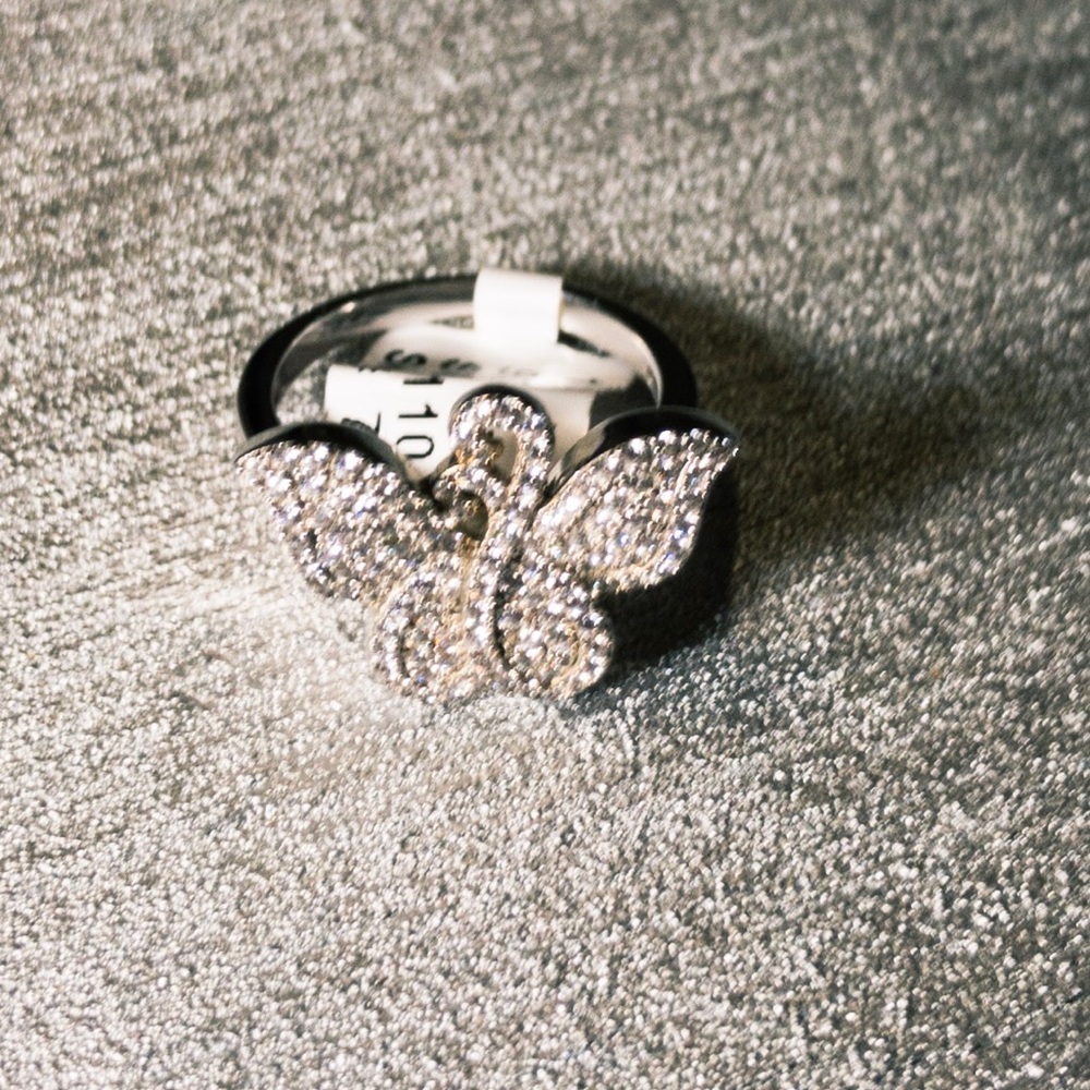 Ring - Picture 1 of 2
