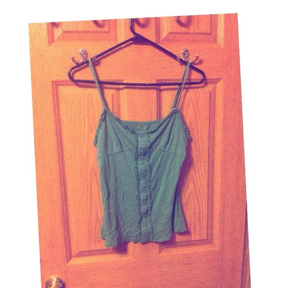 Cute buttoned tanktop! 🎽