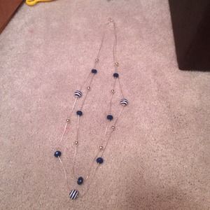 NWOT blue bead necklace