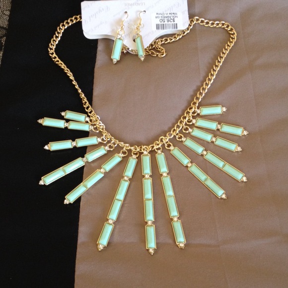 HOST PICK!  Unique turquoise necklace & earrings - Picture 3 of 3