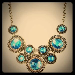 Vintage Style Bronze Necklace w/Blue Gems 😍