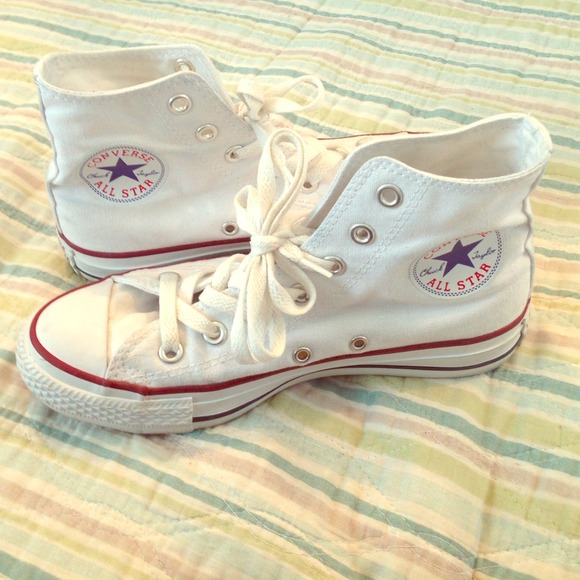 White hightop Converse👟