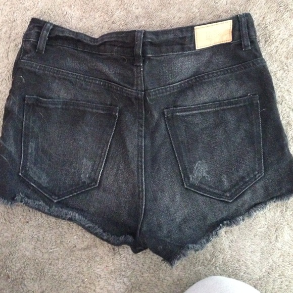 Black high waisted shorts - Picture 2 of 2