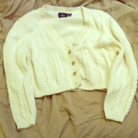 White/cream sweater