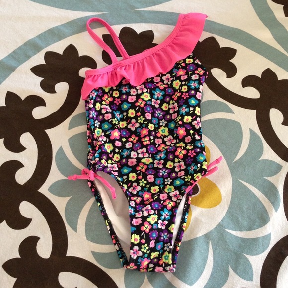 Holding for @mahniiika