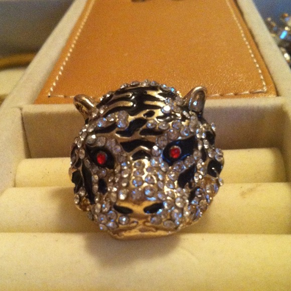 Tiger Ring - Picture 1 of 3