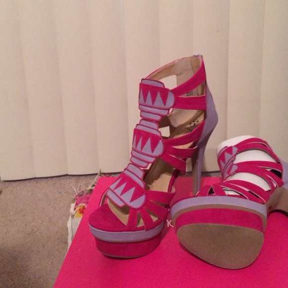 BRAND NEW Shoedazzle fushia & lilac must haves😍😍
